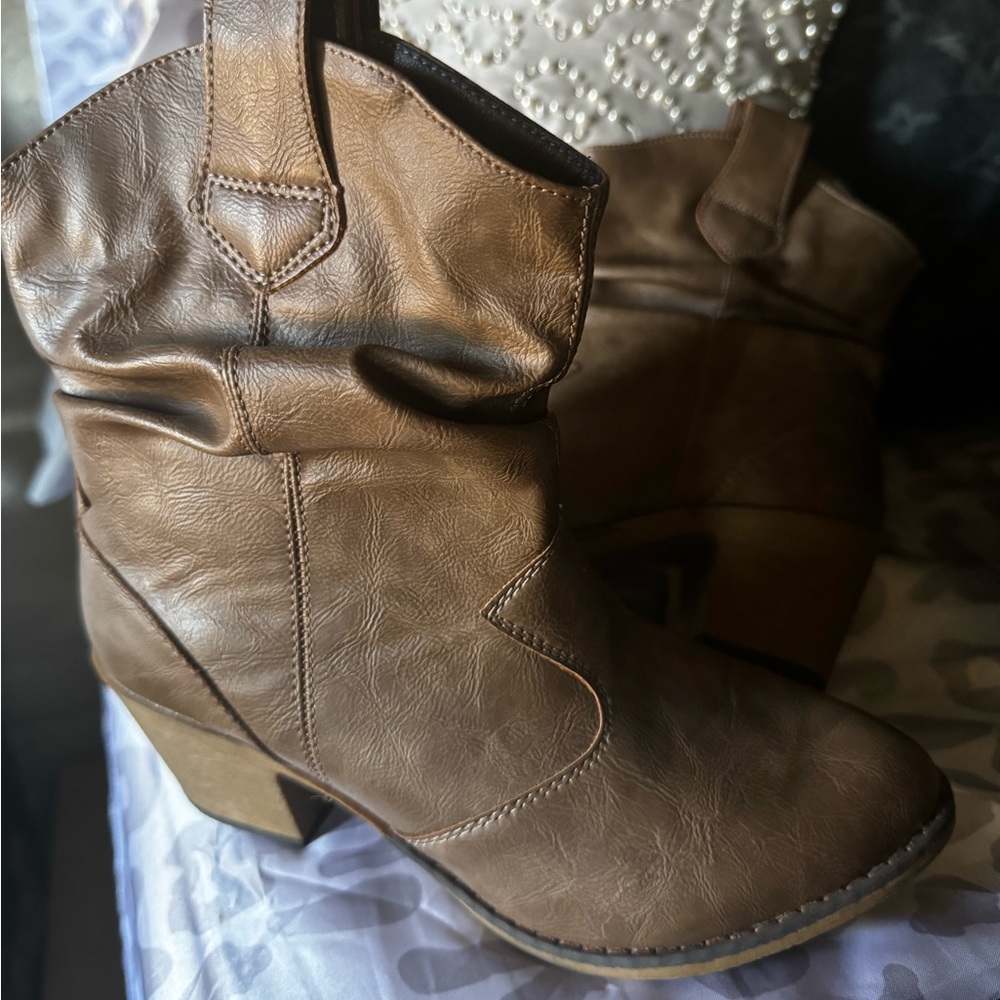 Slouched Short Cowgirl Boot Size 7
